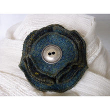 Load image into Gallery viewer, Green &amp; gold Harris Tweed folded layered brooch